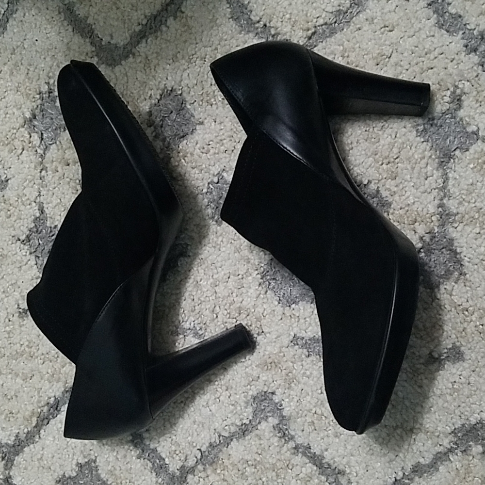 Aquatalia heeled low suede booties 8.5
